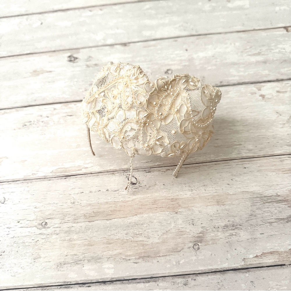 Vintage Wedding Tiara Headpiece Veil Band White Lace Pearl Design Formal Wear